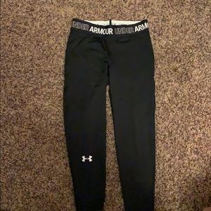 Girls Under Armor capris.
